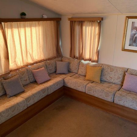 sun bed Hotel Saint Osyth Bagian luar foto