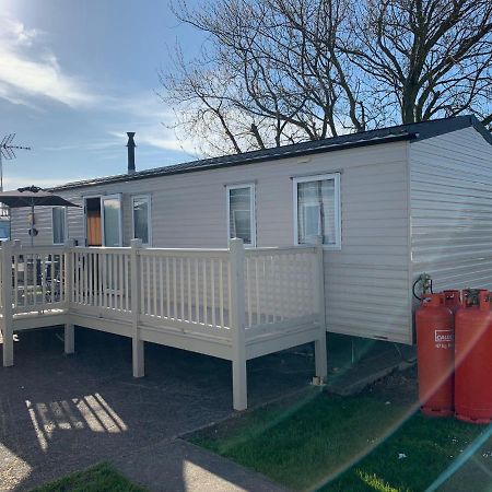 sun bed Hotel Saint Osyth Bagian luar foto