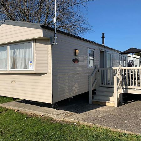 sun bed Hotel Saint Osyth Bagian luar foto