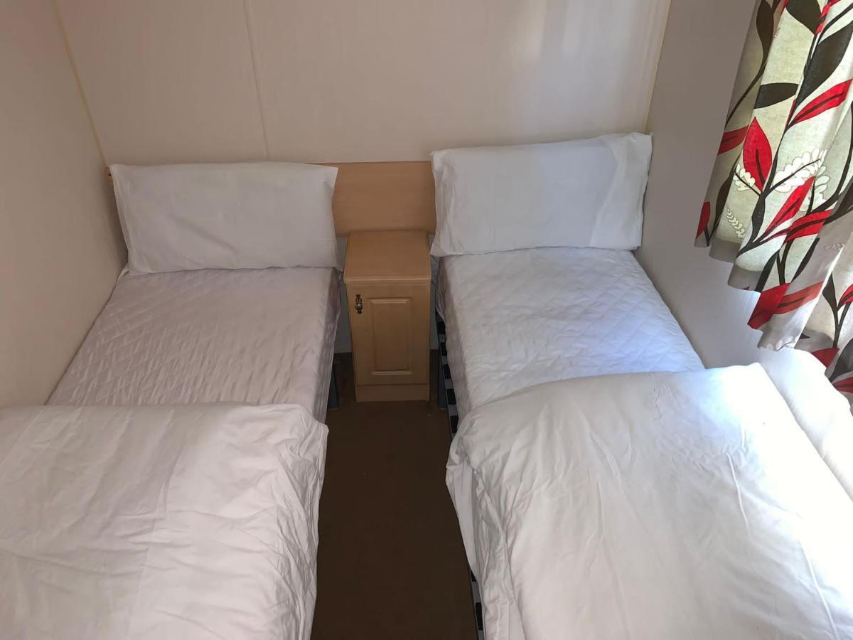 sun bed Hotel Saint Osyth Bagian luar foto