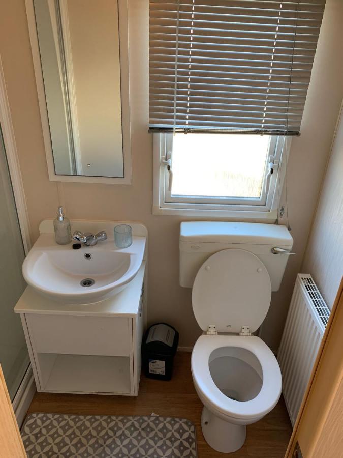 sun bed Hotel Saint Osyth Bagian luar foto