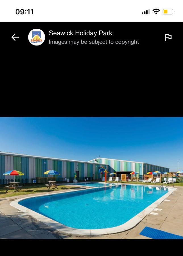 sun bed Hotel Saint Osyth Bagian luar foto